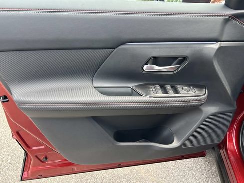 New 2026 Nissan Kicks SR AWD/4WD image 17