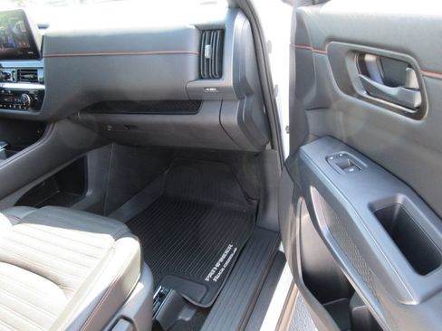 Used 2026 Nissan Pathfinder Rock Creek AWD/4WD image 19