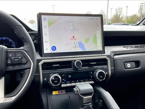 Used 2025 Toyota Tacoma Limited image 18