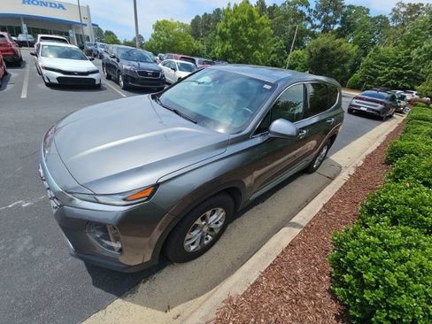 Used 2019 Hyundai Santa Fe SEL FWD image 4