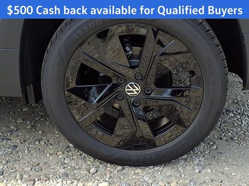 New 2026 Volkswagen Taos SE image 4