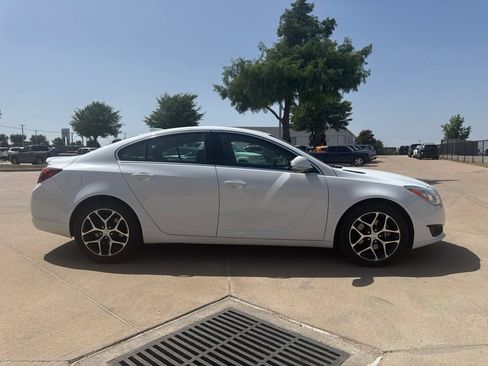 Used 2017 Buick Regal Sport Touring FWD image 6