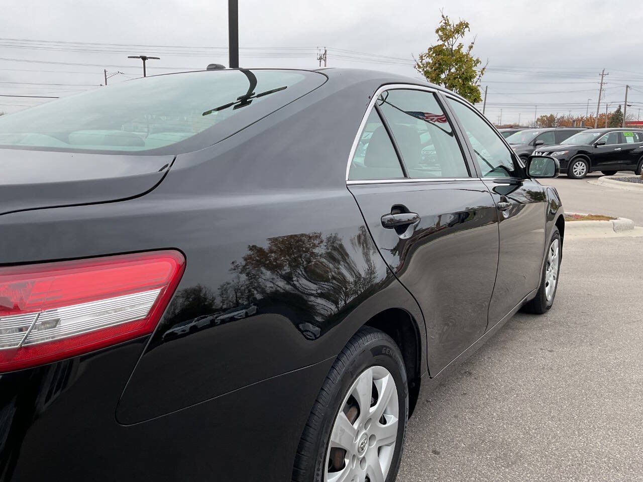 Used 2011 Toyota Camry LE FWD image 8