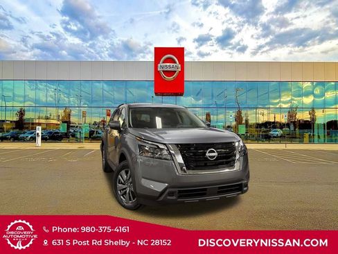 New 2025 Nissan Pathfinder SV image 1