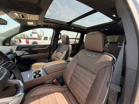 New 2026 GMC Acadia Denali Ultimate w/ LPO, Floor Liner Package AWD/4WD image 10