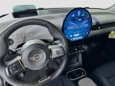 Used 2025 MINI Cooper 2-Door Hardtop FWD image 7