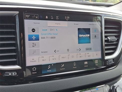 Used 2024 Chrysler Pacifica Touring-L image 16