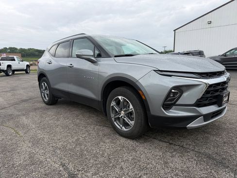 Used 2024 Chevrolet Blazer LT AWD/4WD image 2