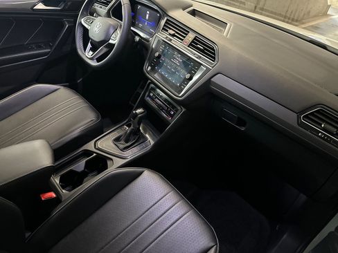 Used 2023 Volkswagen Tiguan SE R-Line image 22
