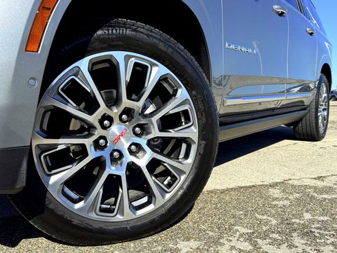 Used 2025 GMC Yukon XL Denali w/ Denali Reserve Package image 2