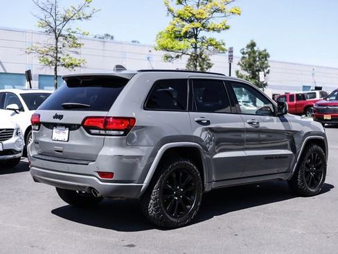 Used 2019 Jeep Grand Cherokee Altitude AWD/4WD image 12