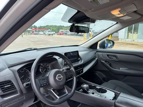 Used 2024 Nissan Rogue S FWD image 35