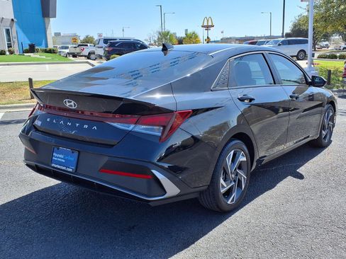 Certified 2025 Hyundai Elantra Sport image 7