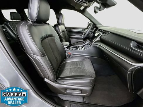 Used 2023 Jeep Grand Cherokee L Laredo AWD/4WD image 27