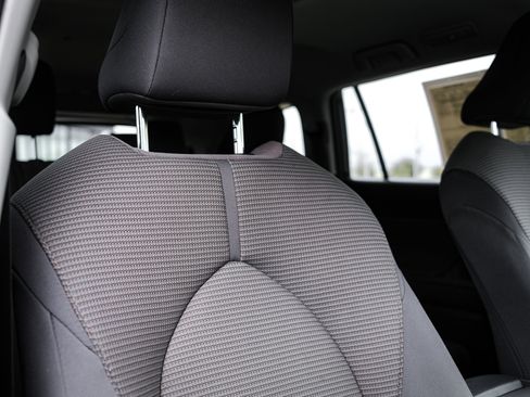 Used 2023 Toyota Highlander LE image 33