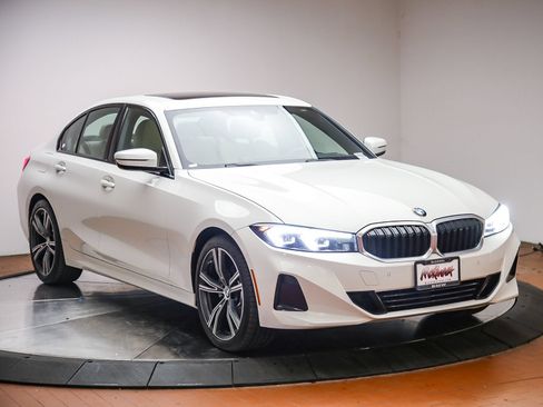 Used 2023 BMW 330i Sedan w/ Driving Assistance Package RWD image 3