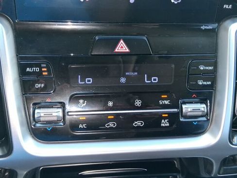 Used 2021 Kia Sorento LX AWD/4WD image 34