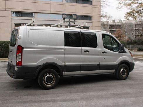 Used 2018 Ford Transit 250 130 Low Roof image 7