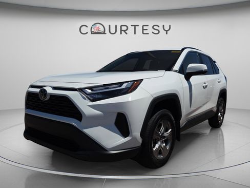 Used 2024 Toyota RAV4 XLE w/ Convenience Package image 1