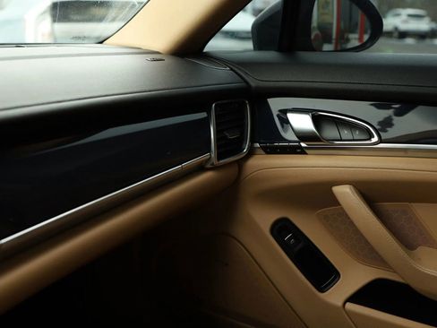 Used 2013 Porsche Panamera 4 Platinum Edition image 34