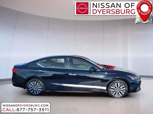 Used 2023 Nissan Altima 2.5 SV image 2