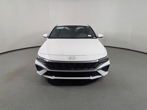 New 2025 Hyundai Elantra SE image 2