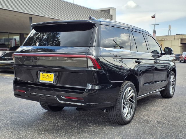 New 2026 Lincoln Navigator Reserve AWD/4WD image 2