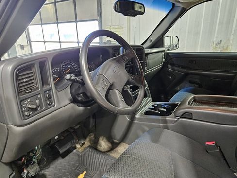 Used 2003 Chevrolet Avalanche Base image 9
