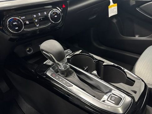 New 2026 Chevrolet Trax LT w/ Sunroof Package FWD image 19