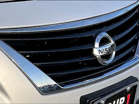 Used 2012 Nissan Versa FWD image 24