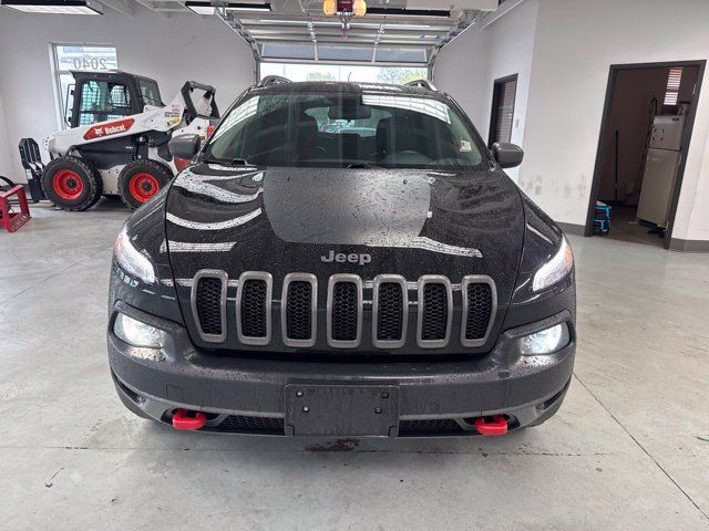 Used 2017 Jeep Cherokee Trailhawk w/ Cold Weather Group AWD/4WD image 2