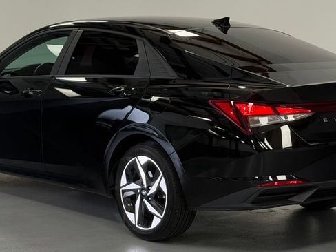 Certified 2023 Hyundai Elantra SEL w/ Convenience Package FWD image 4