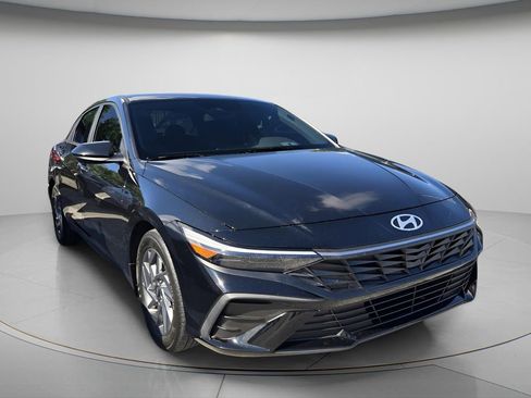 Used 2024 Hyundai Elantra SEL FWD image 4