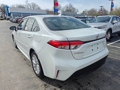 Used 2026 Toyota Corolla LE w/ LE Premium Package image 8