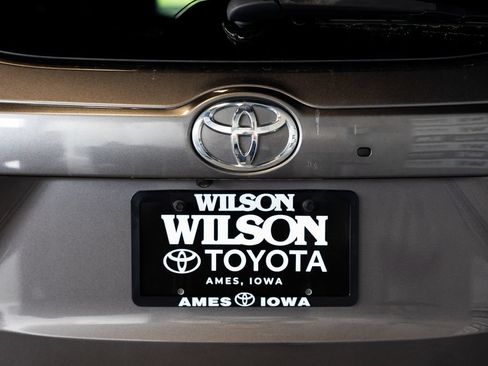 Used 2017 Toyota Highlander XLE AWD/4WD image 6