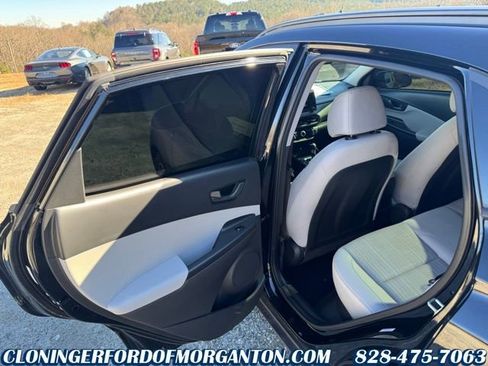 Used 2023 Hyundai Kona SEL image 17