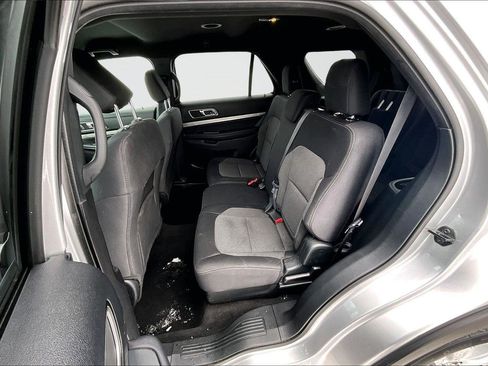 Used 2019 Ford Explorer XLT image 17