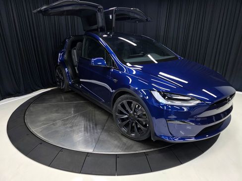 Used 2022 Tesla Model X image 15