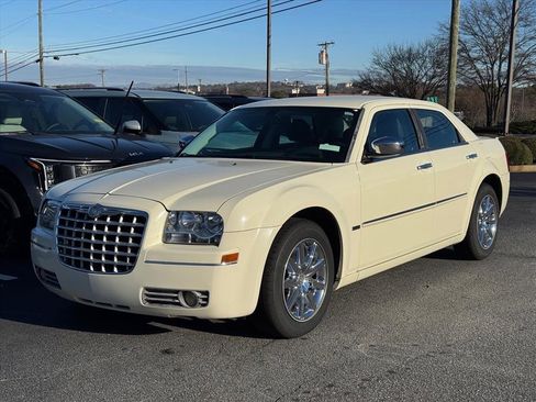 Used 2010 Chrysler 300 Touring image 7