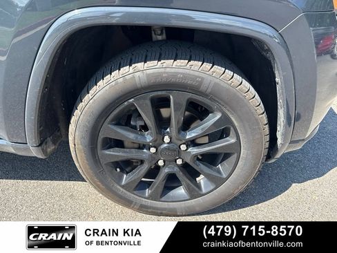 Used 2018 Jeep Grand Cherokee Altitude AWD/4WD image 4