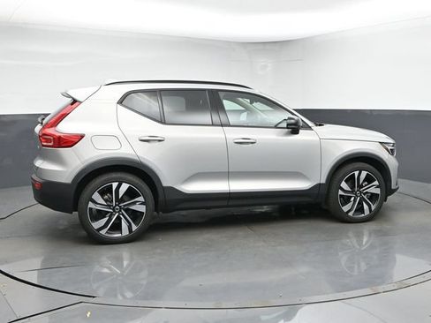 Used 2023 Volvo XC40 B5 Ultimate w/ Protection Package Premier AWD/4WD image 9