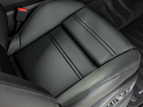 Certified 2025 Porsche Cayenne image 39