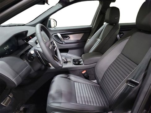 New 2025 Land Rover Discovery Sport Dynamic SE image 13