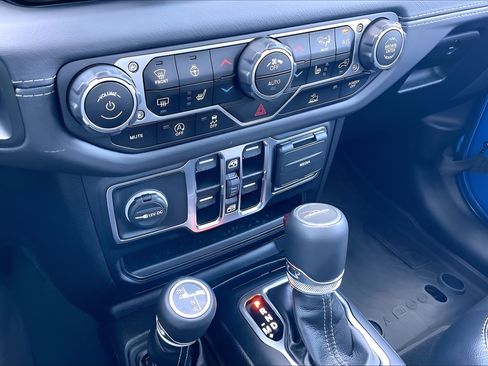 Used 2025 Jeep Gladiator Sport AWD/4WD image 23