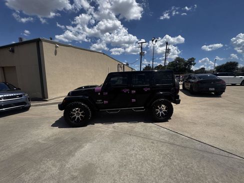 Used 2015 Jeep Wrangler Unlimited Sahara w/ Connectivity Group AWD/4WD image 1