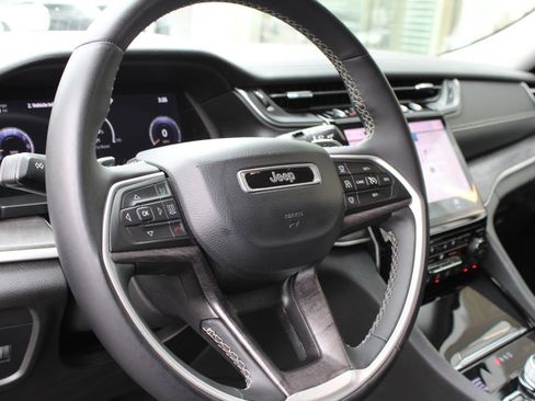 Used 2023 Jeep Grand Cherokee L Limited w/ Luxury Tech Group II AWD/4WD image 15