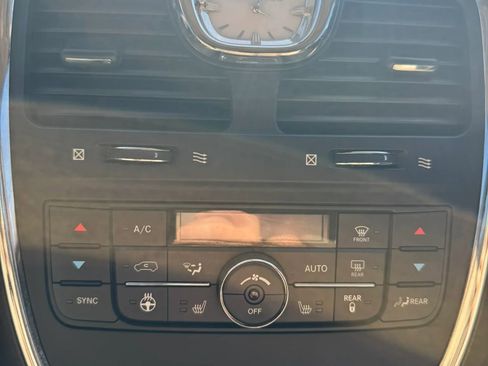 Used 2015 Chrysler Town & Country Touring-L w/ Driver Convenience Group image 60