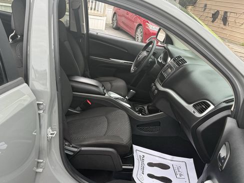 Used 2020 Dodge Journey SE w/ Blacktop Package FWD image 14