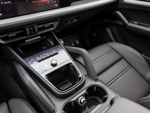 New 2026 Porsche Cayenne Coupe image 37