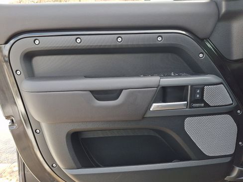 Used 2024 Land Rover Defender 130 X-Dynamic SE image 14